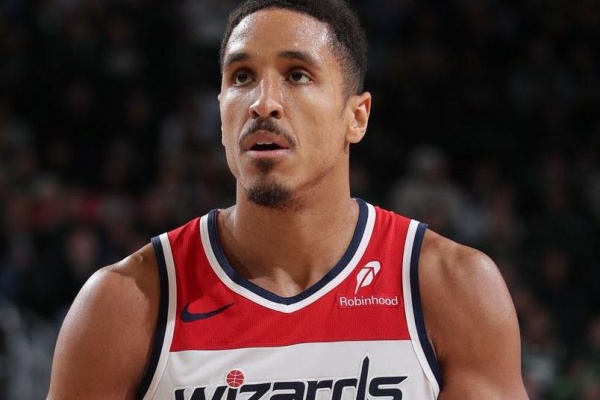 尼克斯再签布罗格登，后场竞争更趋激烈